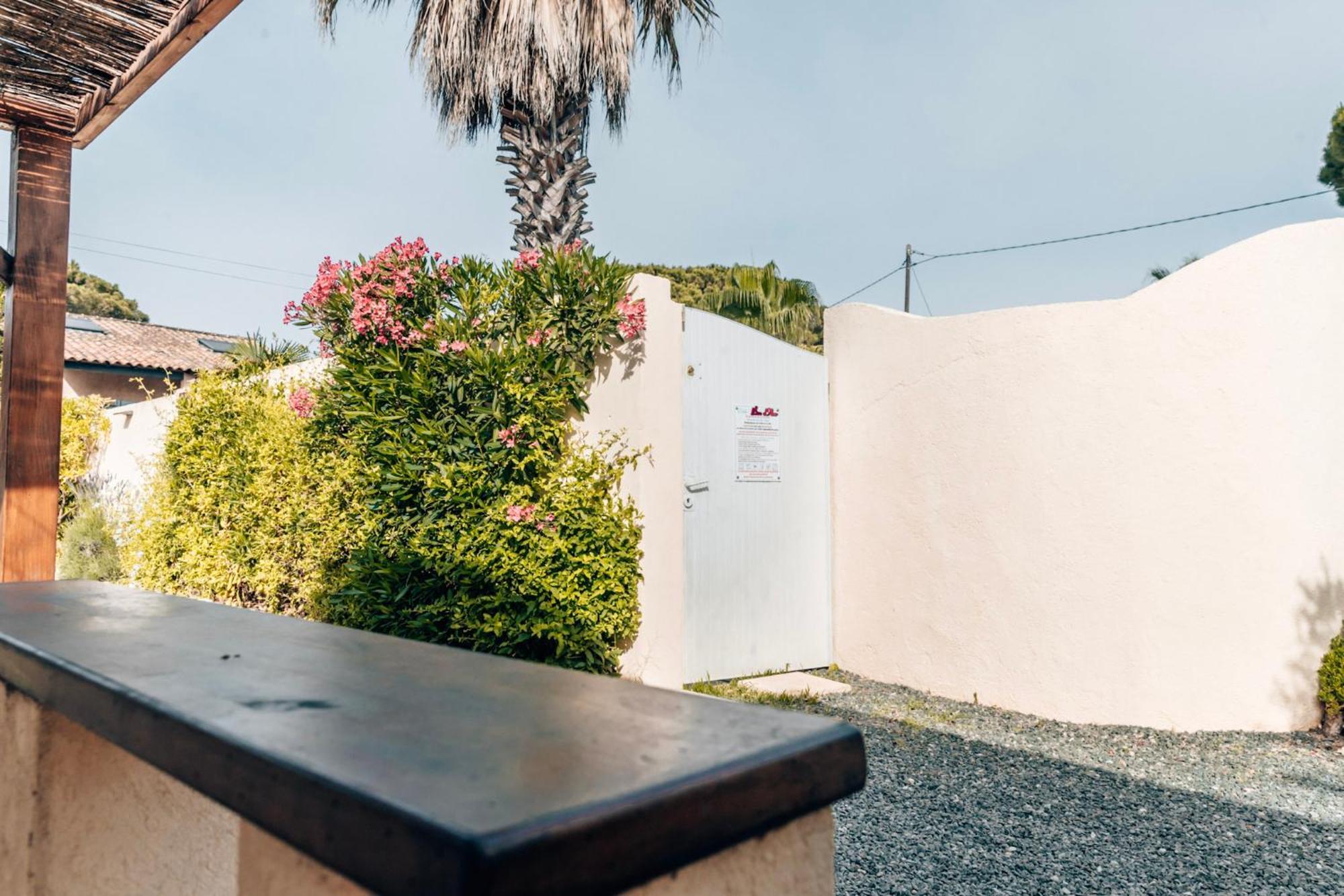 Reve D'Azur, Mazet En Bord De Mer, Parking, Piscine Partagee, Terrasse Bbq & Draps Inclus La Nartelle, 1 Salon, 1 Chambre, 1 Cuisine , 1 Sdb Sainte-Maxime Esterno foto