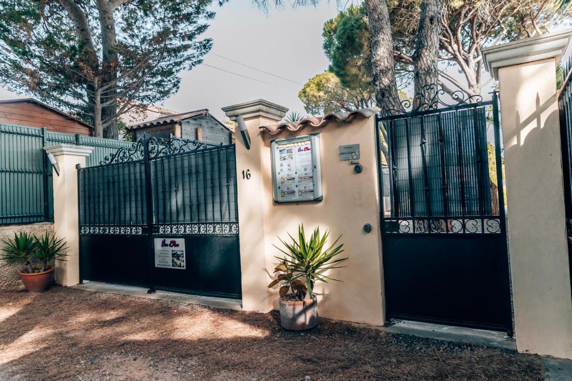 Reve D'Azur, Mazet En Bord De Mer, Parking, Piscine Partagee, Terrasse Bbq & Draps Inclus La Nartelle, 1 Salon, 1 Chambre, 1 Cuisine , 1 Sdb Sainte-Maxime Esterno foto